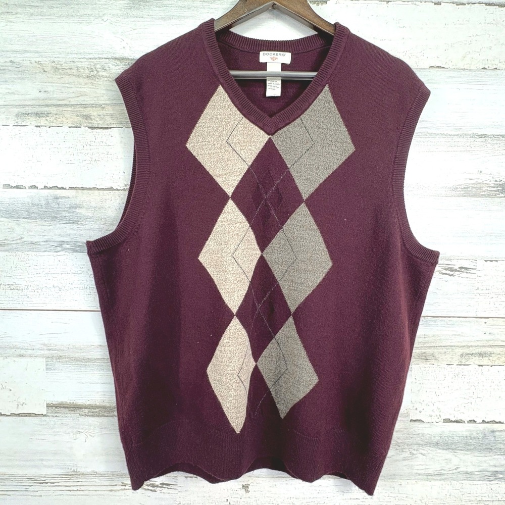 DOCKERS Mens XL Burgundy Argyle V Neck Golf Sweater Vest Classy Casual